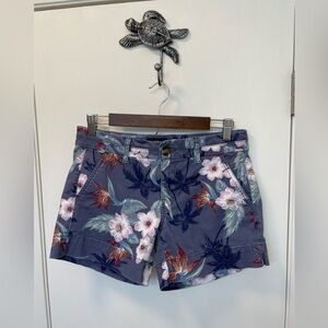 American Eagle Tropical Flower Print Shorts Size: 6 🌺